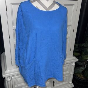 Blue Top by Jones New York with 2 Front Pockets Size 1X